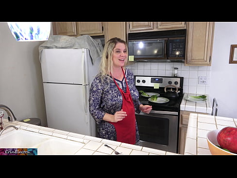❤️ Stepmom milking him in the kitchen before his date Porno fb at us ❤