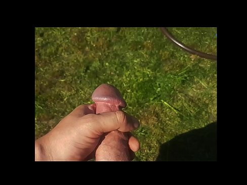 ❤️ Hot hottie gets her pink pussy fucked and cums with a squirt in a summer garden Porno fb at us ❤
