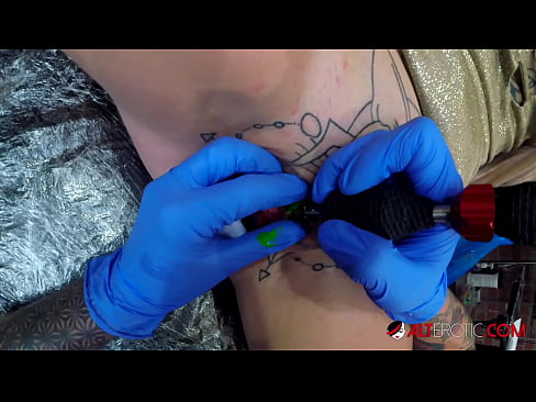❤️ Extremely tattooed hottie Sully Savage got a tattoo on her clitoris Porno fb at us ❤